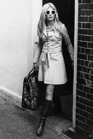 Brigitte Bardot Je suis l'homme de ma vie Strapped – Designer Clutch Bags